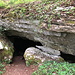 Im Aufstieg zum Zir - Vorbei an einer kleinen Höhle.