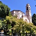 La monumentale Chiesa di San Lorenzo a Tremezzo, nei pressi del Parco Teresio Olivelli. Il Parco è un'autentica spiaggia sul lago.
