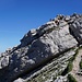 Die letzten Meter zum Gipfel müssen mit Hilfe eines Stahlkabels erklettert werden 