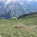 Wildmahdalm, ganz rechts am Bildrand der, hier noch gut zu erkennende, Abstiegsweg.