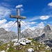 Ein schönes altes Kreuz ziert den Gipfel