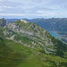 Gipfelpanorama nach W: unten Bielen und Oltscheren, darüber Oltschiburg und Axalphoren, rechts der Brienzersee, darüber Brienzergrat und Hohgant
