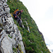 Schön Steil ist auch schön :-) Die Gratwanderer machten über die Jahre hinweg schöne Stufen in den steilen Hang.