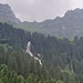 Wasserfall vom Rousalperbach (vereint sich dann bald mit der Muota)