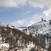 links die Hütte/Restaurant und rechts die Sendeanlage