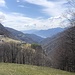 Blick hinab durch das Valle Veddasca zum Lago Maggiore