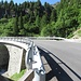 dort drüben geht's hinauf: rojosuiza verlässt die Autostrasse...