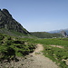 auf dem Weg zum Schwarzhornsattel: links das Schwarzhorn und rechts die Tschaggunser Mittagsspitze im Blick. Dazwischen der schöne Grat des Walser Alpjochs