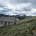 Die Berge im Hintergrund befinden sich bereits in Italien