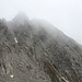 Versteckte Schotterrinne zur Scharte vor dem 6. Gipfel