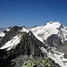 Auf dem Gipfel: Blick zu Brichlig und Oberalpstock ..