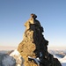 Ein Walliser Bergführer besteigt die Spitze des Grand Gendarme 4098m