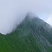 Die Quellwolken verleihen dem Abstieg einen dramatischen Effekt...