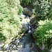 Blick von der Hängebrücke in die Schlucht