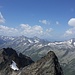 Hier sieht man den Mittleren und Westlichen Rosshuf, sowie Großen und Kleinen Gamstod (4 äußerst einsame Gipfel). Dahinter die Zillertaler Alpen.