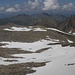 Gipfelhochfläche, rechts die Rotgrubenspitze, davor der Einstieg in den Kraspesfernerrest