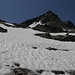 Kleines Schneefeld,  das unten umgangen werden kann  (ist am oberen Ende der obersten Steilstufe - hier kann man am rechten Bildrand queren zum "Gletschertor", völlig gefahrlos)