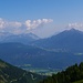 Sehfeld, links Wetterstein, rechts Karwendel 