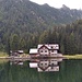 Bellissimo luogo in una mattina fresca il Lago Nambino è la nostra prima meta del Giro dei 5 Laghi.