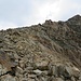 Über Blockwerk geht es zum Westrücken des Jegihorns.