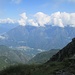 Il sentiero, passando vicino alla cresta che congiunge l’Eyehorn al Massone, permette la vista sulla Val d’Ossola e sulle cime della Val Grande, oggi parzialmente occultate dalle nuvole.