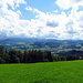 Ätschberg mit Sicht zum Alpstein, genau wegen diesen Wolken in den Bergen, habe ich diese EMTB Tour dem Wandern vorgezogen.