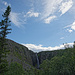 Ein erster Blick auf den Wasserfall Njupeskär.