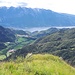 fino in cresta, dove il panorama si fa magnifico, sul Monte Baldo. sul lago, ma soprattutto il verde dei campi della valle di Bondo. Vesio sullo sfondo.