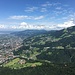 Hinten Bodensee und Pfänder, rechts Bregenzerwald