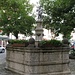 Der Ritter-Wirnt-Brunnen auf dem Marktplatz von Gräfenberg.