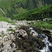 klares Wasser zum Auffüllen im Anstieg zum Schafbandschnauz