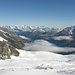 Rechts das Fletsch- und Lagginhorn, im Hintergrund die Berner Alpen