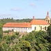 Blick nach Rabštejn mit Kloster und Kirche