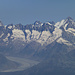 Schöne Fernsicht vom NE-Vorgipfel zum Aletschgletscher und zu den Walliser Fiescherhörnern, darüber von links Gross Grünhorn, Schreckhorn, Lauteraarhorn und Finsteraarhorn