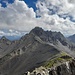 Blick zur Großen Schlenkerspitze. Links die winzig wirkende Brunnkarspitze