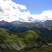 Im Aufstieg zur Fuorcla Val dal Botsch - Blick zurück: Im Vordergrund der Übergang bei Margunet etwas links der Bildmitte. Deutlich sichtbar ist der Gegenabstieg von Margunet (Wanderweg)