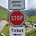 <b>Qui inizia la bella strada privata Tierbergli, soggetta a pedaggio, 5.- CHF al giorno, che passando dallo Steisee (1932 m), sale dolcemente fino all’enorme parcheggio di Umpol. </b>