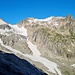 <b>Io sono comunque attratto dal canalone innevato che sale alla sella Steilimi (2715 m). Anche se siamo a metà agosto, mi fa sognare una possibile salita sci alpinistica (PD-, 850 m, 2 h).</b>