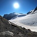 <b>Raggiunta la sella che lambisce lo Steigletscher, rimango a bocca aperta! È un grande spettacolo della natura, che mi ripaga per la lunga trasferta. </b>