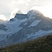 Il sole è tramontato dietro alla Wellenkuppe e crea suggestivi effetti di luce sull'Ober Gabelhorn.