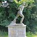 Valeč, Schlosspark, Statue (Paralympiker?)