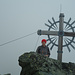 die Freude steht mir im Gesicht geschrieben - Gipfel Kreuzspitze im Nebel