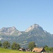 <strong>Oberbauenstock</strong> (2117 m) und <a href="http://www.hikr.org/tour/post5635.html"><strong>Niderbauen Chulm</strong></a> (1923 m) von der <strong>Seilbahntalstation</strong> (797 m)