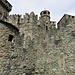 Particolare della doppia cinta muraria del castello di Fenìs.