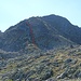 Im mittleren Teil des Aufstiegs zum Seehorn folgt man am besten eine grasige Rinne (T3+), hier rot eingezeichnet.
