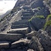 Mit viel Handarbeit erstellter Plattenweg zum Monte Moropass