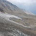 Die dünne Gletscherzunge des Triftgletschers, gesehen von Hohsaas