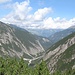beim Aufstieg zur Vorderen Gufelalpe - Blick hinab ins Otterbachtal; im Hintergrund die Hornbachkette