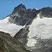 Zoom auf die Sokse (2189m), auf die zur Hauptsaison geführte Touren (mit Gletscherüberschreitung) von der Leirvassbu angeboten werden.