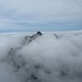 Gipfel fast vom Nebel verschluckt